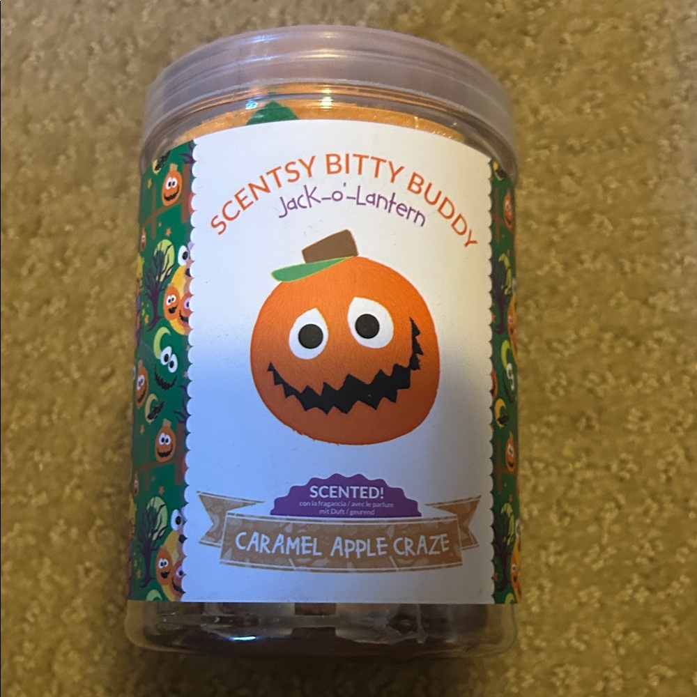 Scentsy Pumpkin Buddy with Caramel Apple Scent